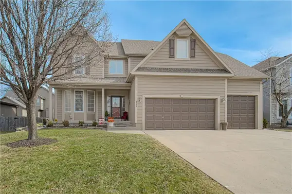 669 N Pine Circle, Gardner, KS 66030