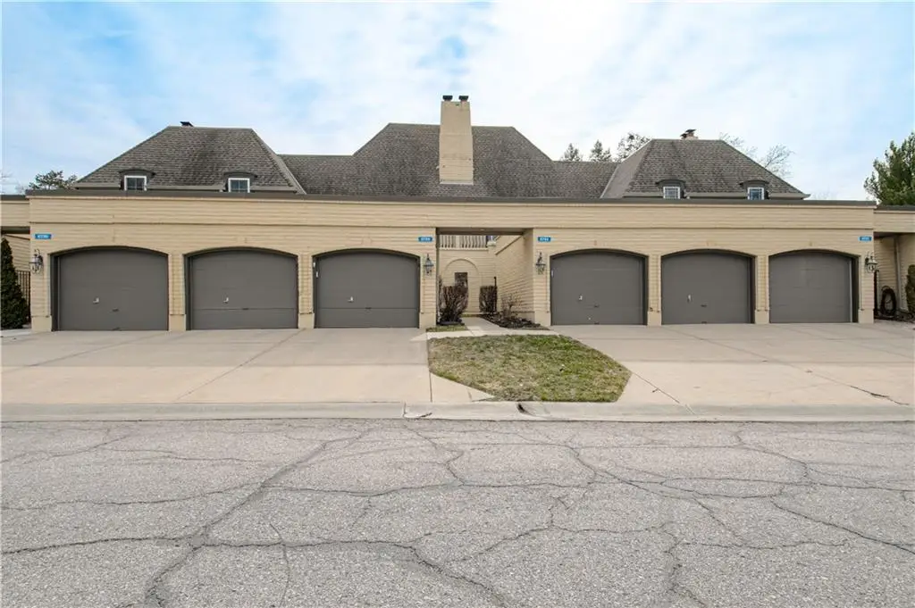 6739 W 108th Terrace, Overland Park, KS 66211 - #1