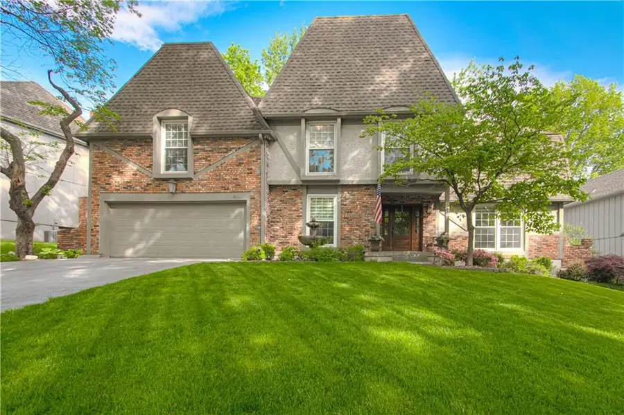 410 W 130th Terrace, Kansas City, MO 64145 - #2