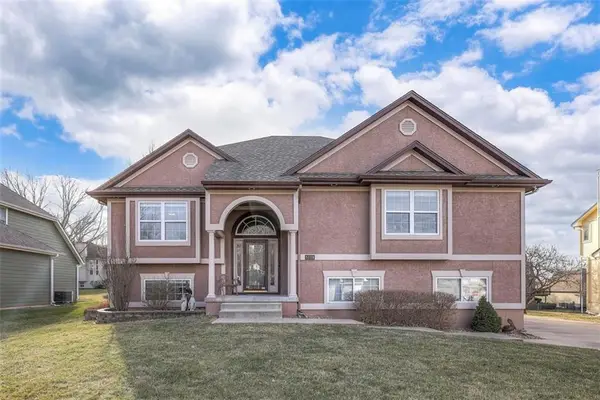 5118 SW Pelican Point, Lee's Summit, MO 64082