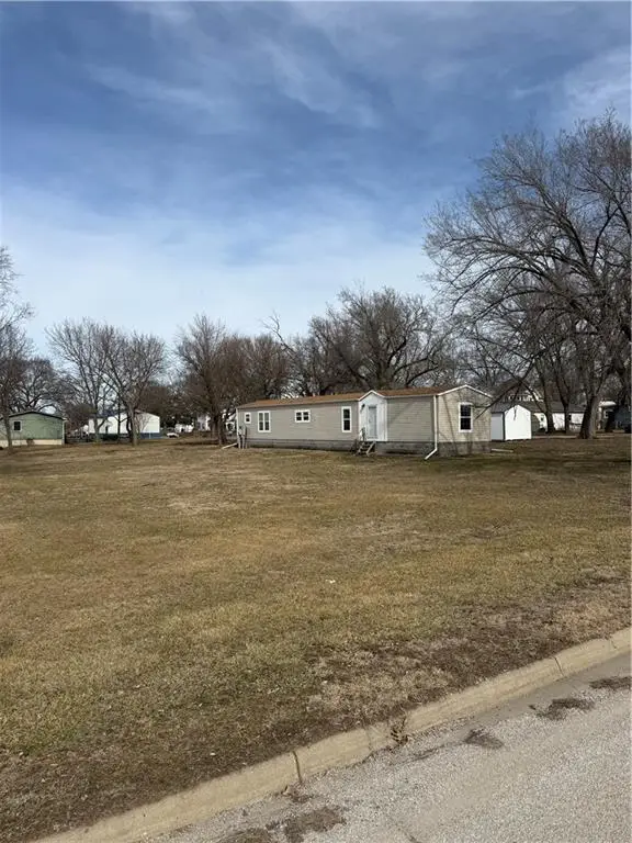 706 Schofield Street, Waverly, KS 66871 - #2