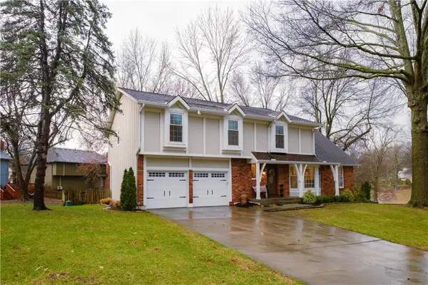 183 NE Chinquapin Court, Lee's Summit, MO 64064