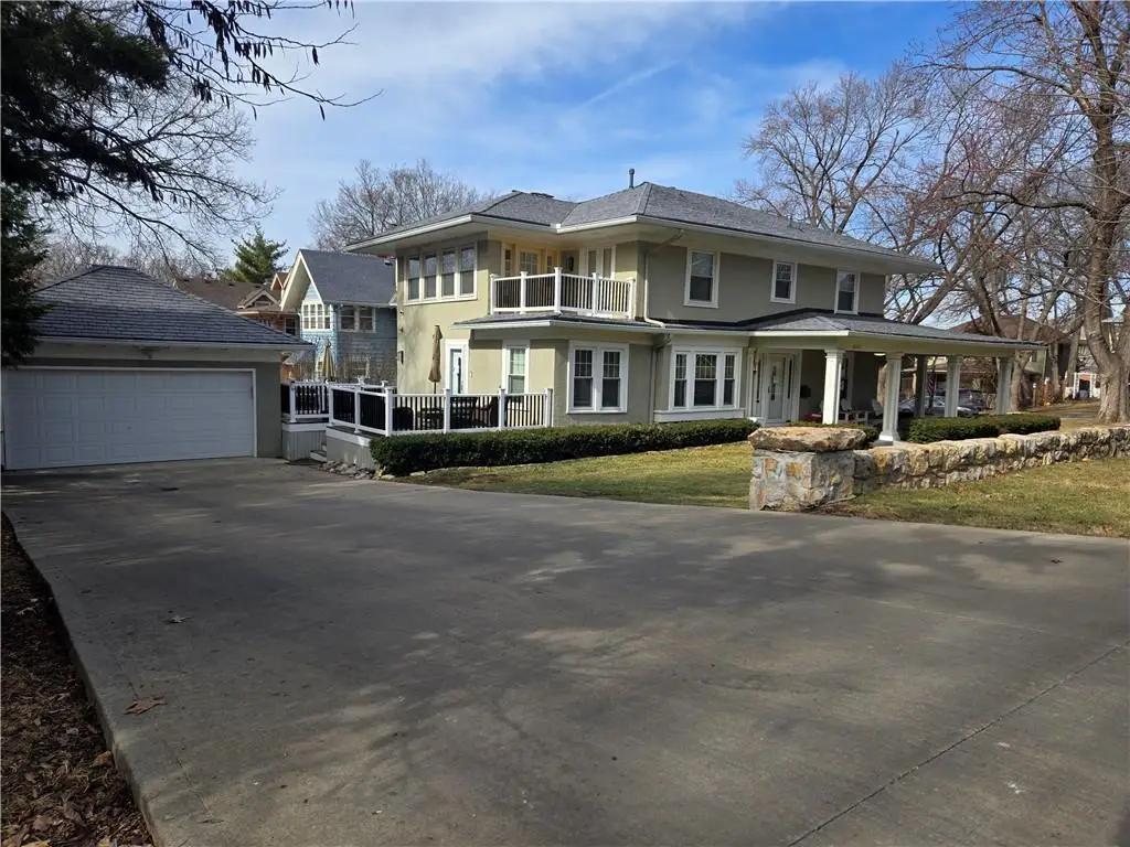 5530 Oak Street, Kansas City, MO 64113 - #1