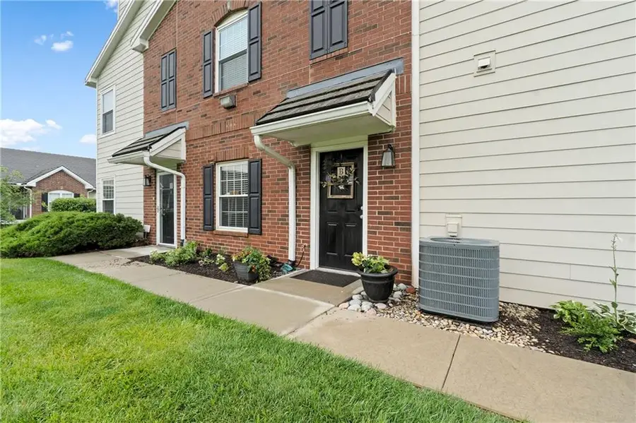 11615 Tomahawk Creek Parkway #B, Leawood, KS 66211 - #2