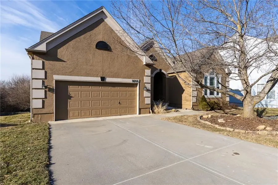 9208 N Campbell Court, Kansas City, MO 64155 - #3