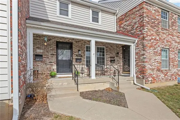 6807 N Askew Circle, Gladstone, MO 64119