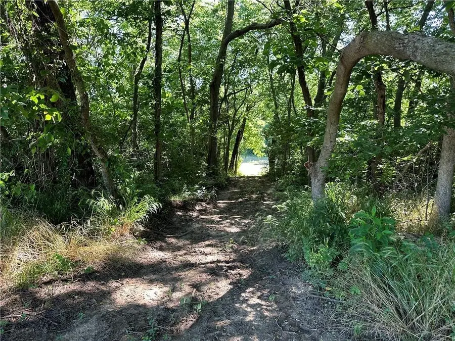 20401 E Bundschu Road, Independence, MO 64056 - #3