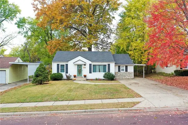 7708 Robinson Street, Overland Park, KS 66204