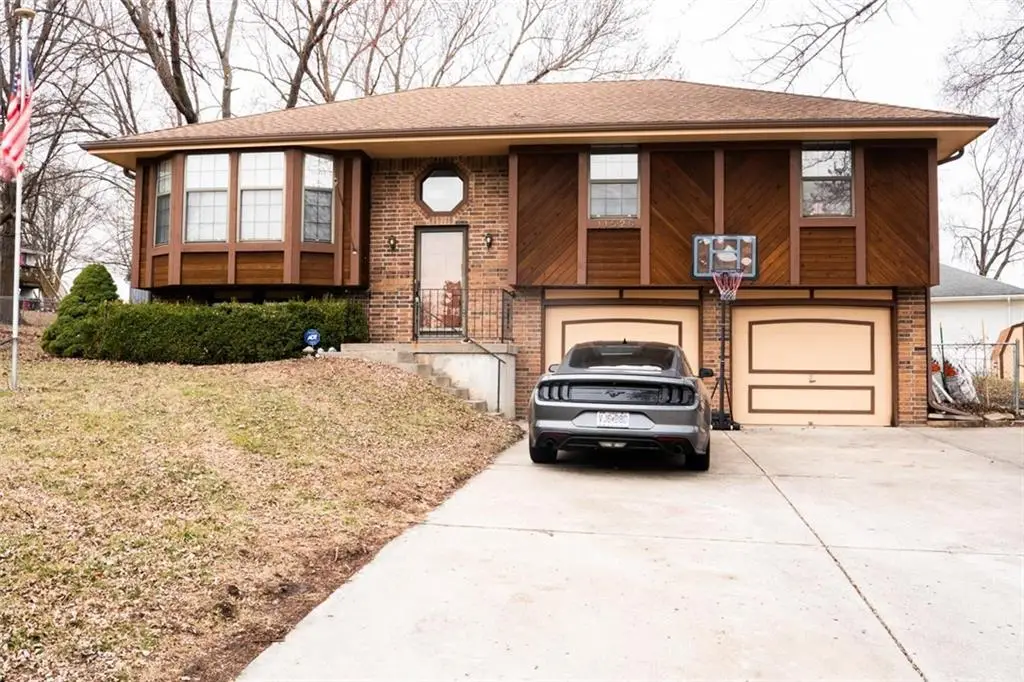 11526 N Wayne Avenue, Kansas City, MO 64155 - #1