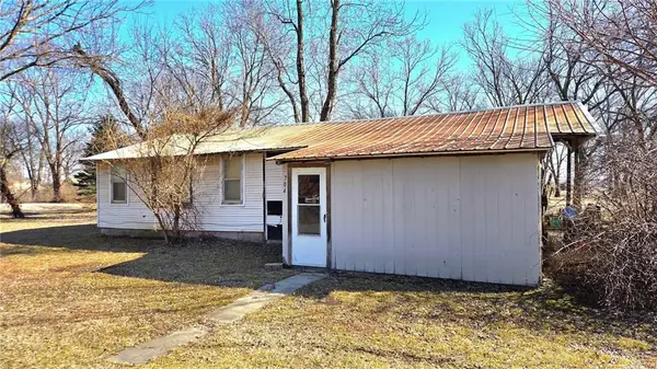704 Pine Street, Pleasanton, KS 66075