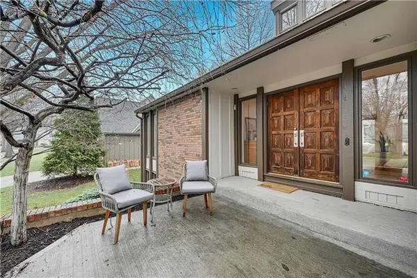 10169 Mackey Street, Overland Park, KS 66212