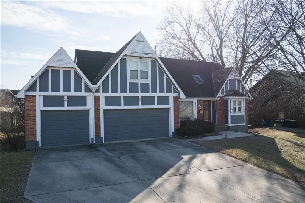 601 E 107th Terrace, Kansas City, MO 64114 - #1