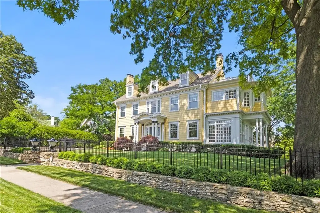 4525 Kenwood Avenue, Kansas City, MO 64110 - #1