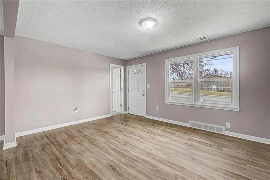 5800 N Antioch Road, Kansas City, MO 64119 - #2