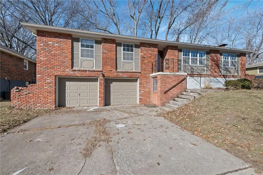 2724 Queen Ridge Drive, Independence, MO 64055 - #2