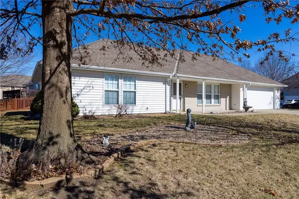 314 Lakeview Drive, Smithville, MO 64089