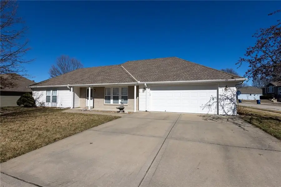 314 Lakeview Drive, Smithville, MO 64089 - #2
