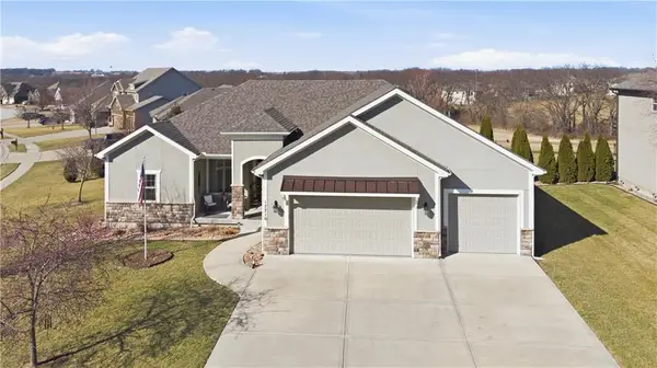 17710 Mission Ridge Drive, Smithville, MO 64089