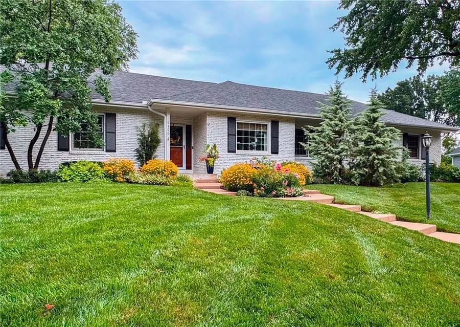 6806 Bluejacket Street, Shawnee, KS 66203 - #2