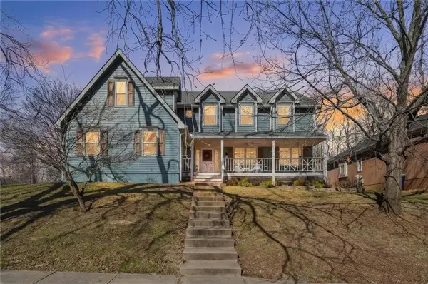 6323 N Robinhood Lane, Kansas City, MO 64151