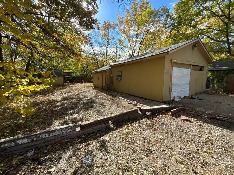 563 E Park Street, Olathe, KS 66061 - #2