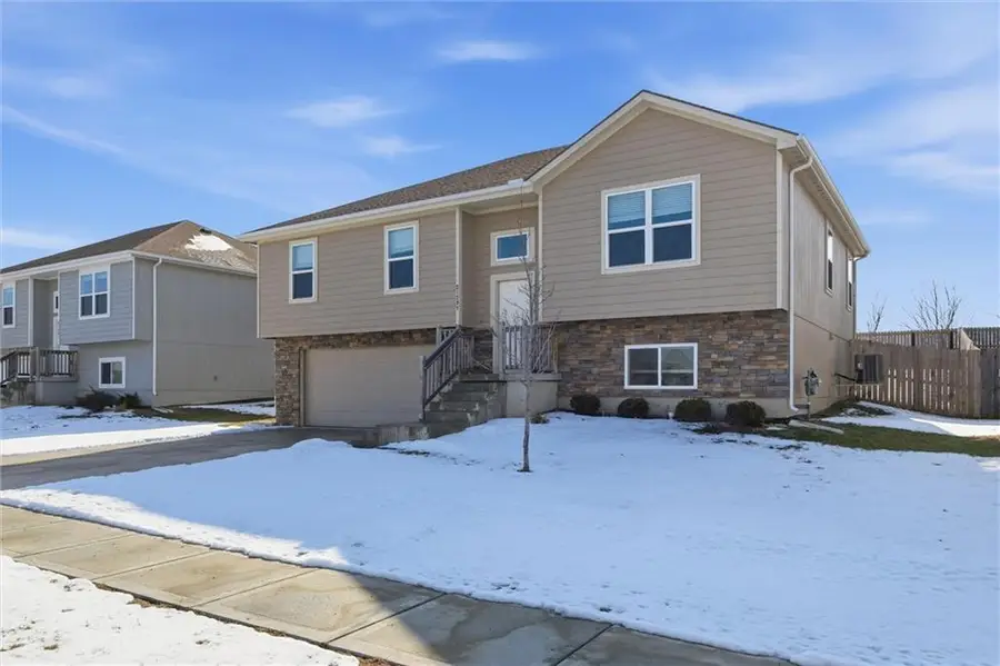 21297 W 219th Street, Spring Hill, KS 66083 - #3