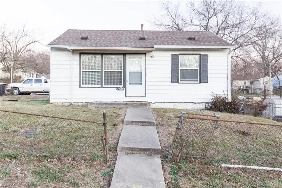 3601 Norton Avenue, Kansas City, MO 64128 - #2