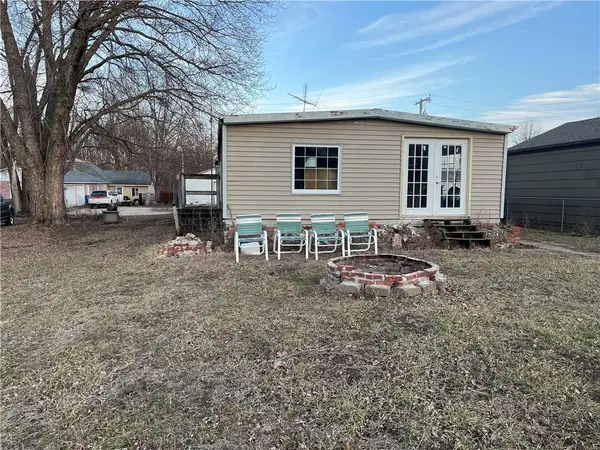 723 Yoeke Street, Tonganoxie, KS 66086