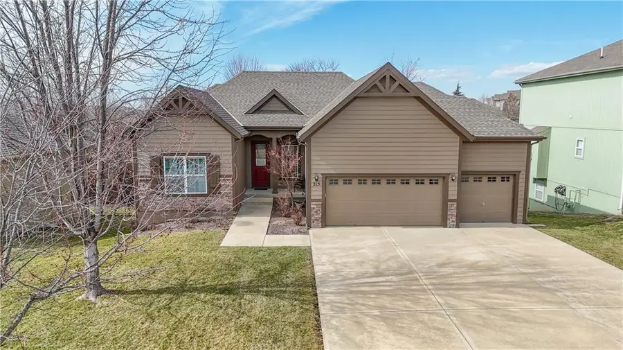 215 S Canyon Drive, Olathe, KS 66061 - #2