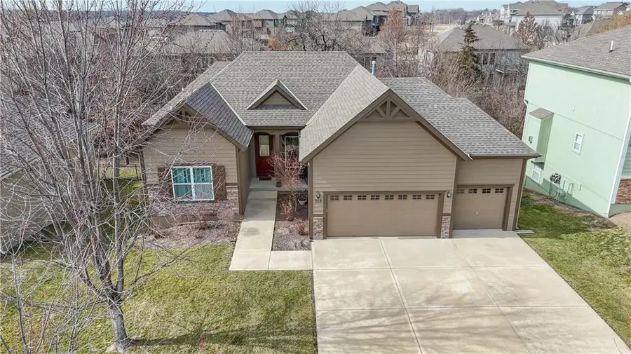 215 S Canyon Drive, Olathe, KS 66061 - #3