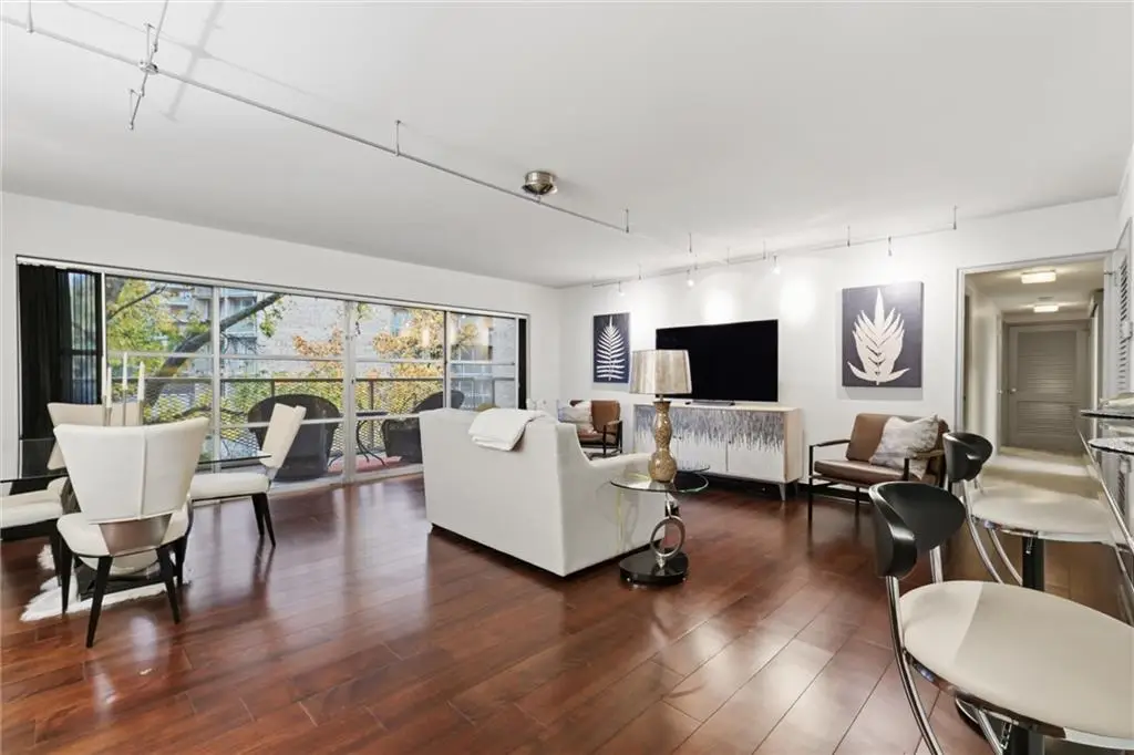 310 W 49th Street #403, Kansas City, MO 64112 - #1