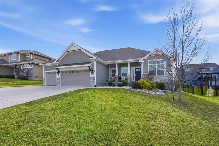 10014 N Palmer Avenue, Kansas City, MO 64157 - #2