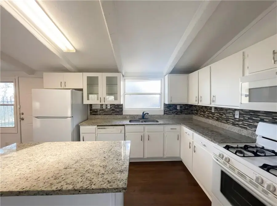 9509 Grandview Road, Kansas City, MO 64137 - #2