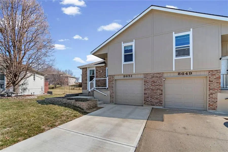 8651 N Hull Avenue, Kansas City, MO 64154 - #2