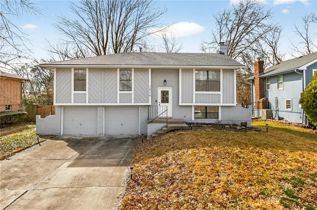 2916 Sweet Briar Drive, Independence, MO 64057 - #1