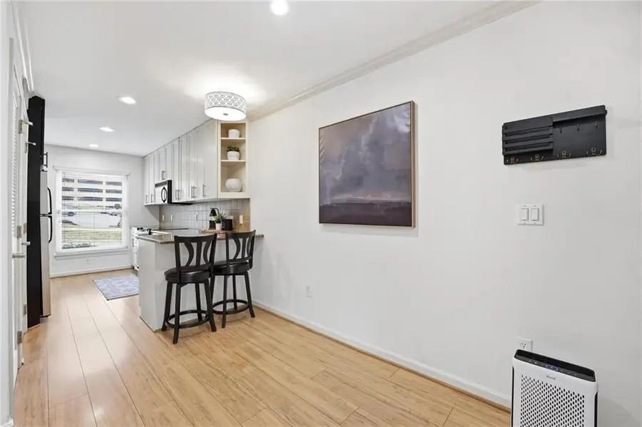 5004 Baltimore Street #204, Kansas City, MO 64112 - #3