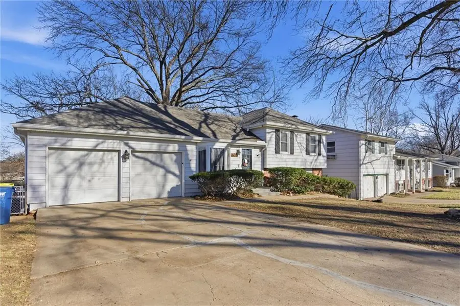 407 Glendale Road, Liberty, MO 64068 - #3