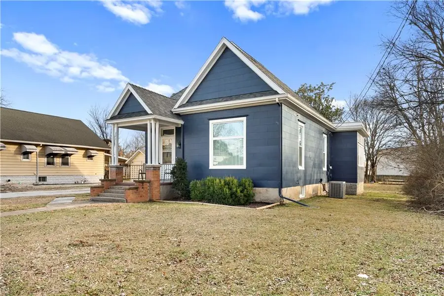 221 W Allison Street, Nevada, MO 64772 - #2