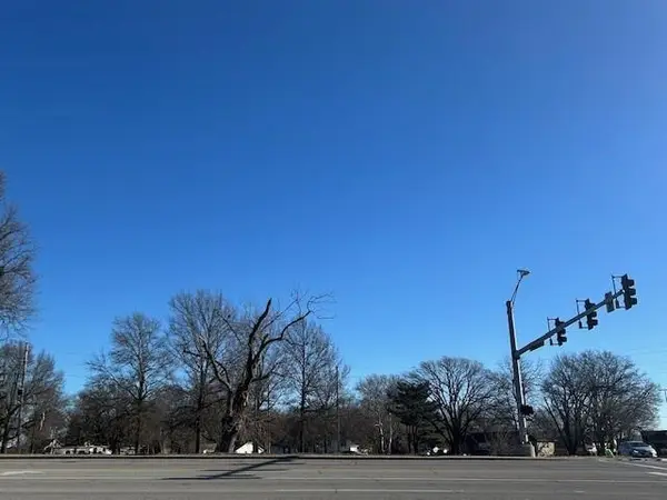 317 & 319 W Foxwood Drive, Raymore, MO 64083