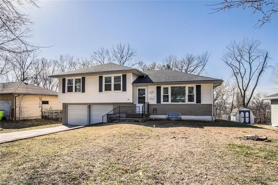 1911 E 28th Avenue, North Kansas City, MO 64116 - #3