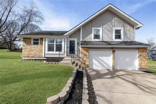 202 NW Redwood Court, Lee's Summit, MO 64064