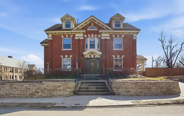 2028 Clay Street, St Joseph, MO 64501