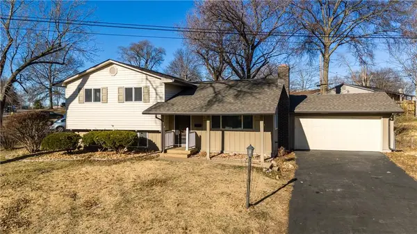 6701 N Flora Avenue, Gladstone, MO 64118