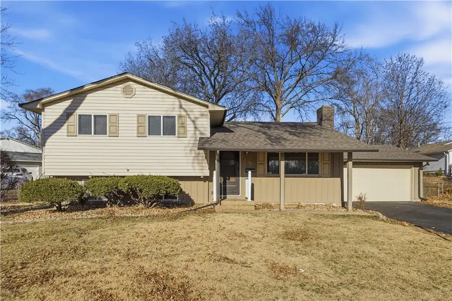 6701 N Flora Avenue, Gladstone, MO 64118 - #2