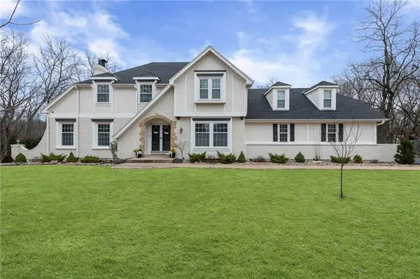 7108 Black Bob Drive, Stilwell, KS 66085