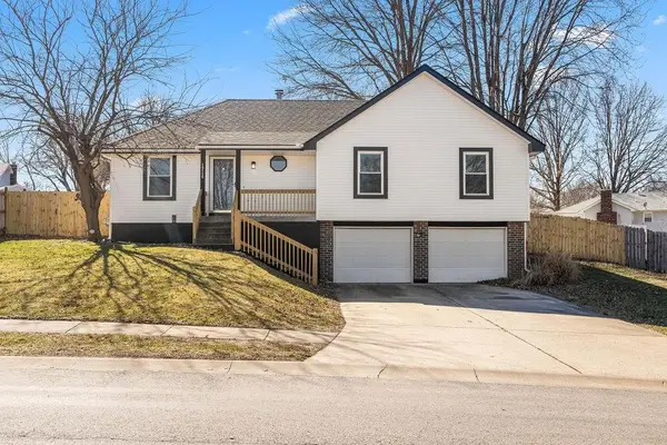 19115 E Roxsbury Lane, Independence, MO 64058