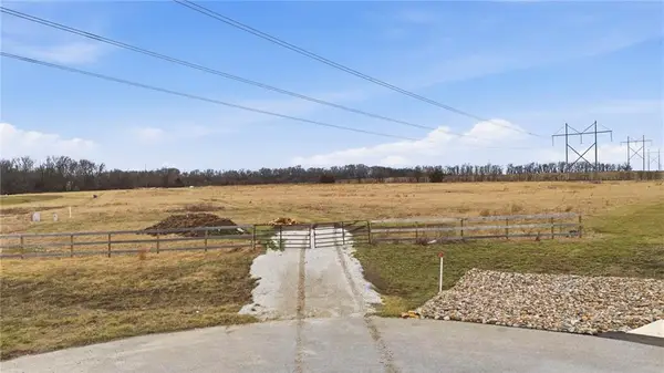 15350 W 193rd Terrace, Spring Hill, KS 66083