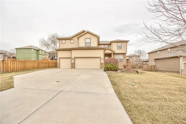 898 Clearview Drive, Lansing, KS 66043