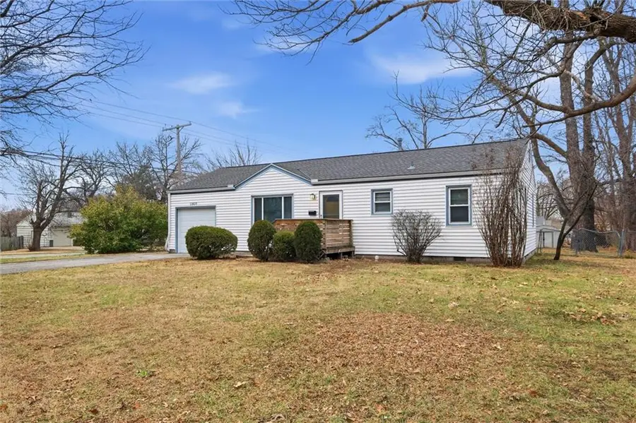 11820 W 70 Street, Shawnee, KS 66203 - #3