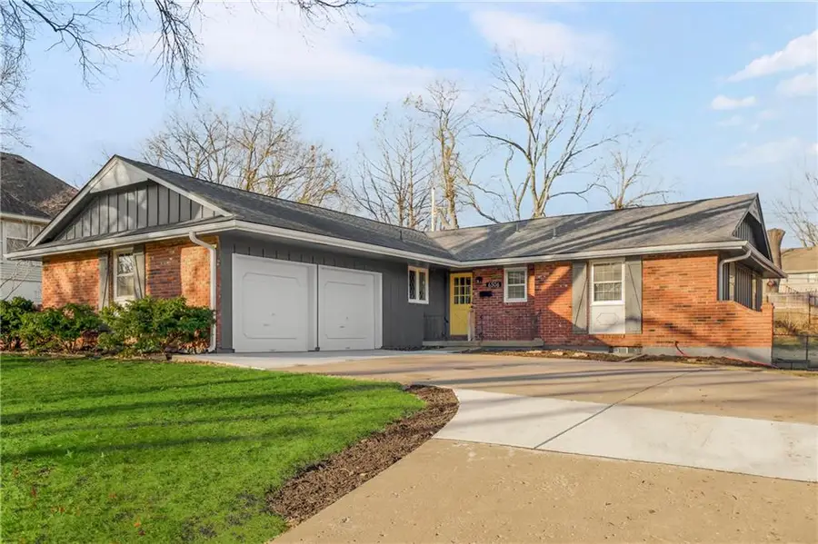 6506 Sterling Avenue, Raytown, MO 64133 - #2